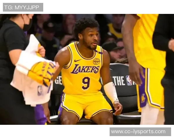 字母哥高效表现三节打卡下班贡献16分7板4助攻带领球队取得胜利