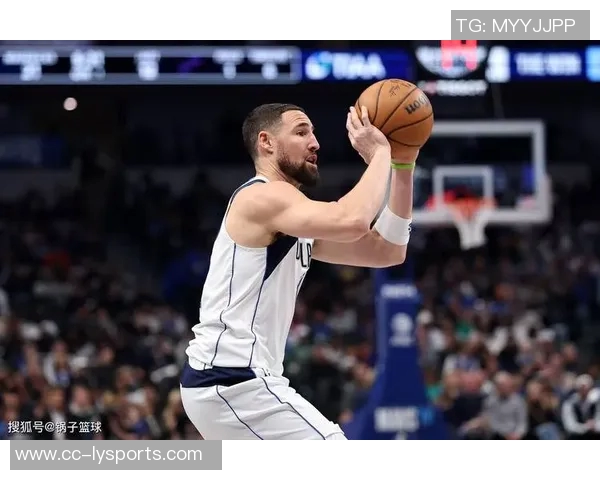 克莱半场表现出色三分球命中率高达百分之百助力球队取得领先