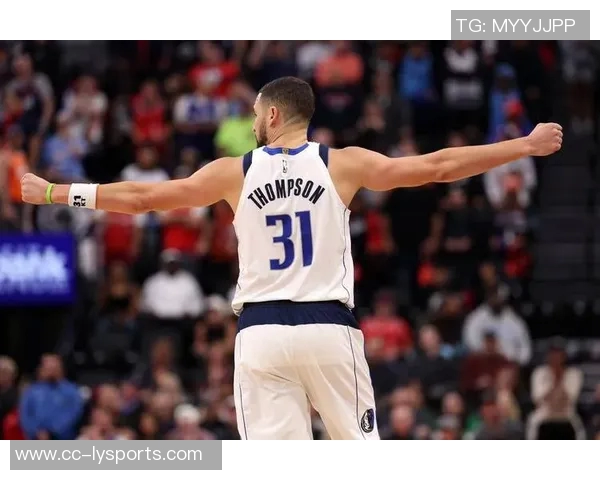 克莱半场表现出色三分球命中率高达百分之百助力球队取得领先 克莱半场表现出色三分球命中率高达百分之百助力球队取得领先